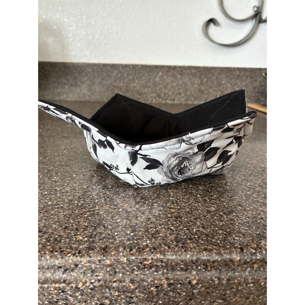 Handmade Quilted Fabric Bowl Cozy Black White Floral Hot Pad Holder